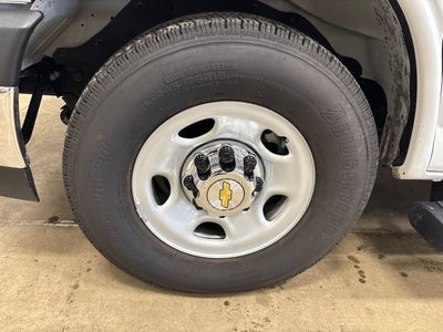 2025 Chevrolet Express Passenger 1LT