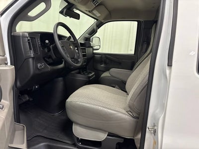 2025 Chevrolet Express Passenger 1LT