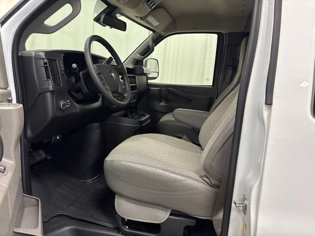2025 Chevrolet Express Passenger 1LT