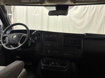 2025 Chevrolet Express Passenger 1LT