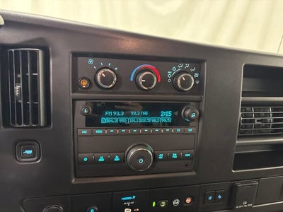 2025 Chevrolet Express Passenger 1LT