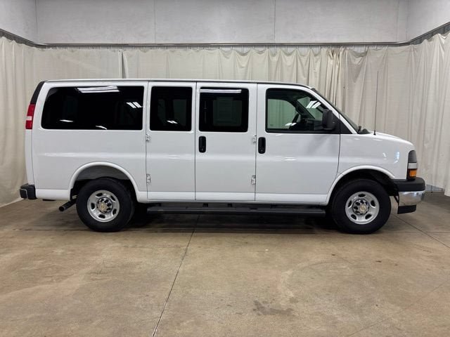 2025 Chevrolet Express Passenger 1LT