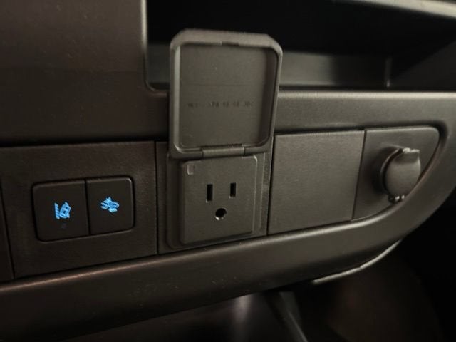 2025 Chevrolet Express Passenger 1LT