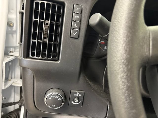 2025 Chevrolet Express Passenger 1LT