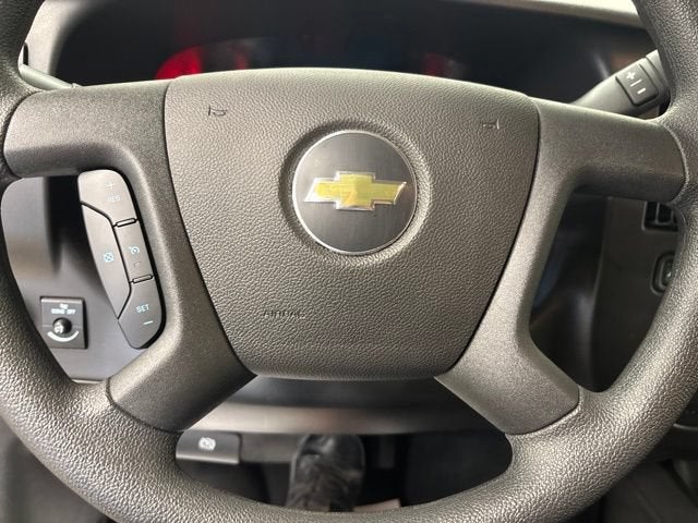 2025 Chevrolet Express Passenger 1LT