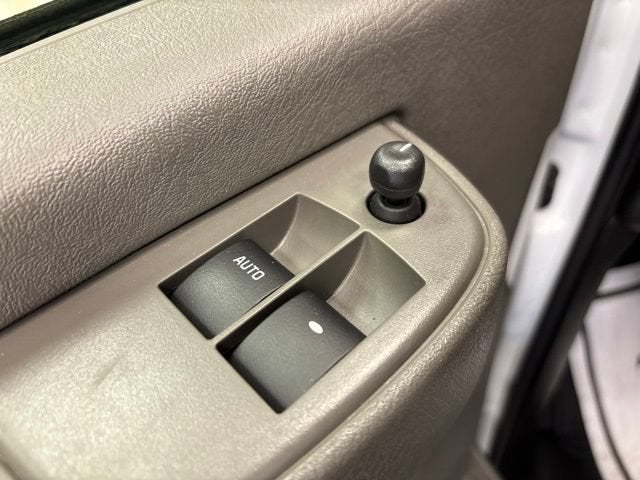 2025 Chevrolet Express Passenger 1LT