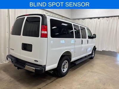 2025 Chevrolet Express Passenger 1LT