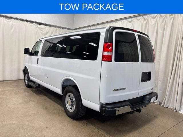 2025 Chevrolet Express Passenger 1LT