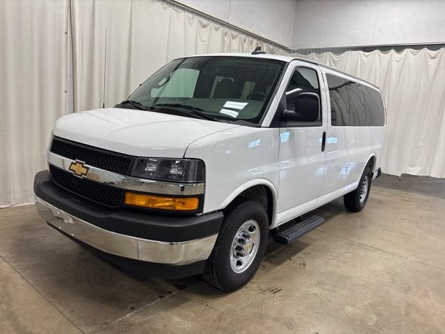 2025 Chevrolet Express Passenger 1LT