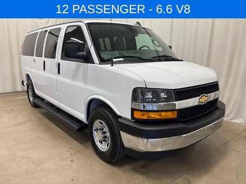 2025 Chevrolet Express Passenger 1LT