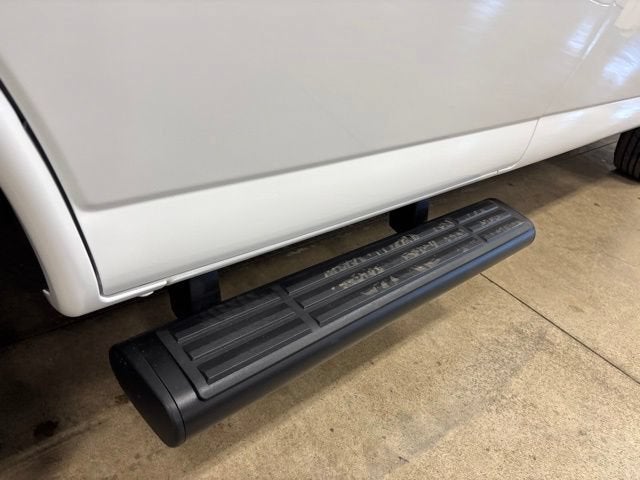 2025 Chevrolet Express Passenger 1LT