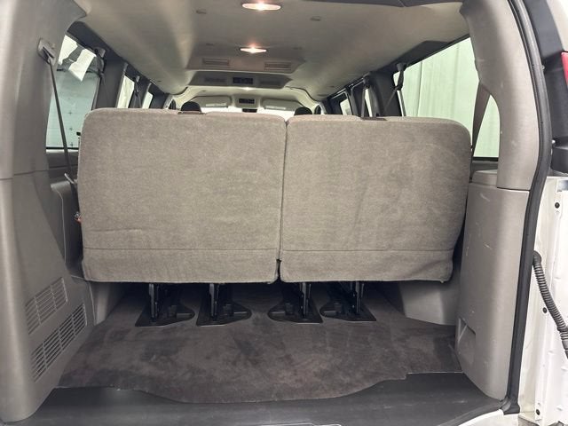 2025 Chevrolet Express Passenger 1LT