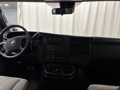 2025 Chevrolet Express Passenger 1LT