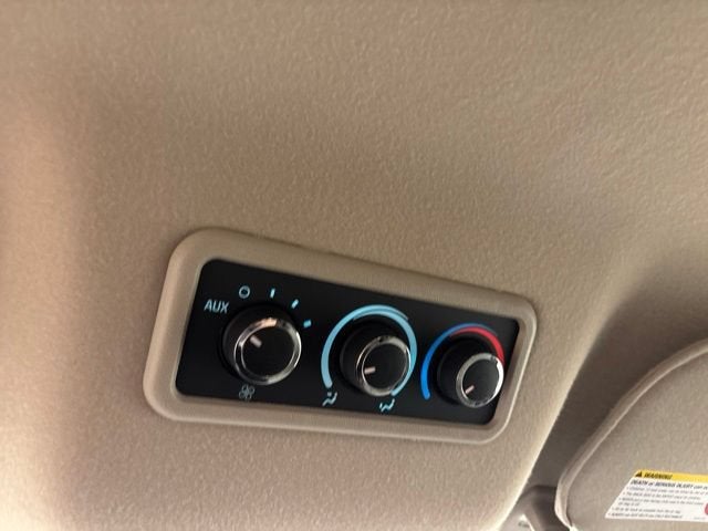 2025 Chevrolet Express Passenger 1LT