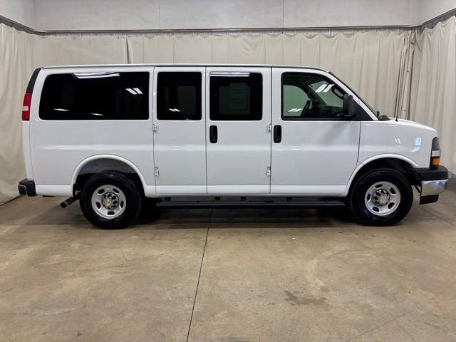 2025 Chevrolet Express Passenger 1LT