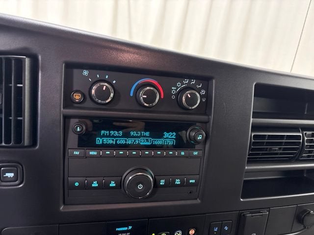 2025 Chevrolet Express Passenger 1LT