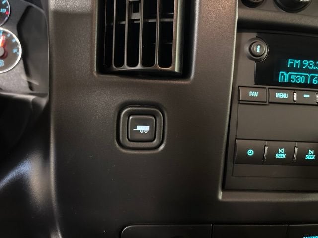 2025 Chevrolet Express Passenger 1LT