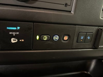 2025 Chevrolet Express Passenger 1LT