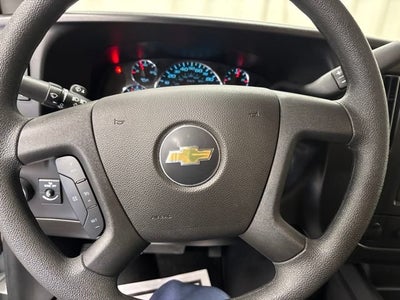 2025 Chevrolet Express Passenger 1LT