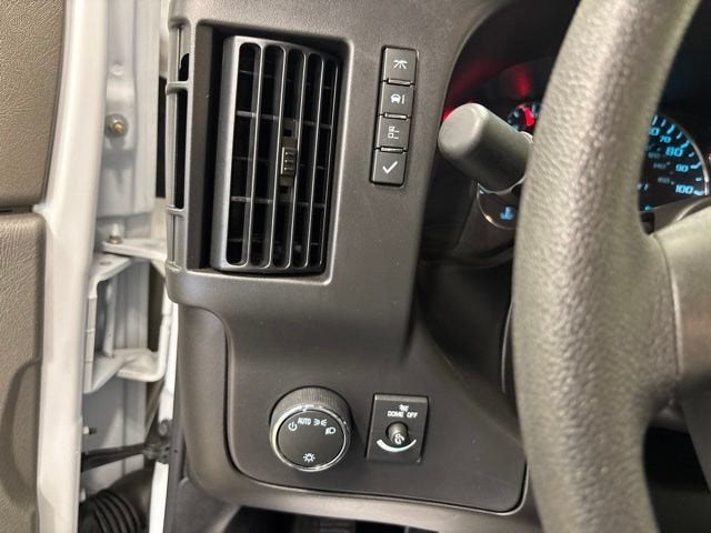 2025 Chevrolet Express Passenger 1LT