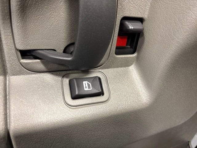 2025 Chevrolet Express Passenger 1LT