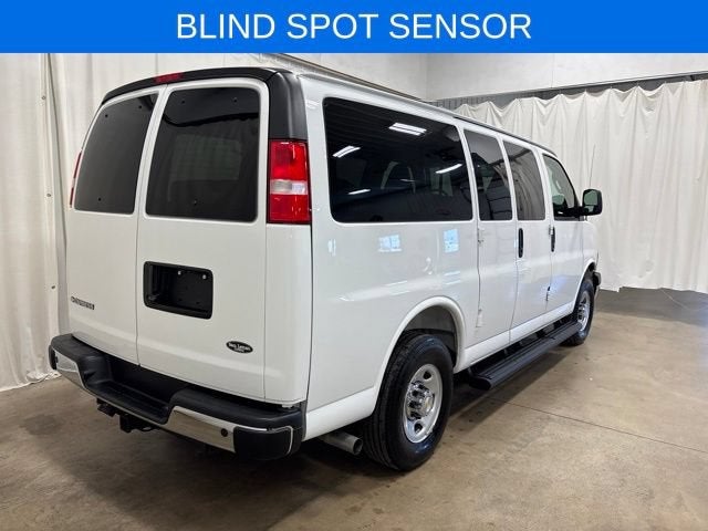 2025 Chevrolet Express Passenger 1LT