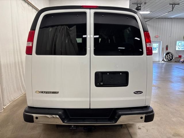 2025 Chevrolet Express Passenger 1LT