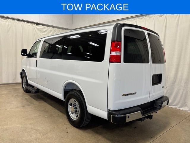2025 Chevrolet Express Passenger 1LT