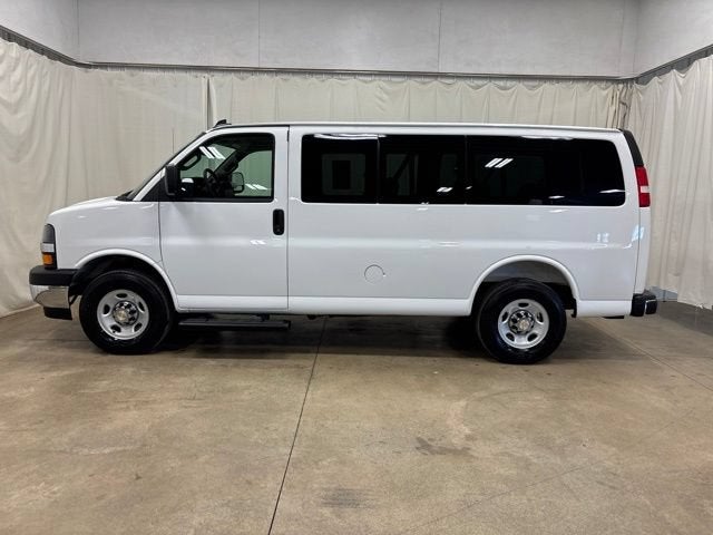 2025 Chevrolet Express Passenger 1LT