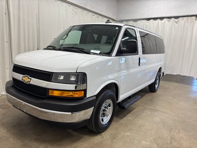 2025 Chevrolet Express Passenger 1LT