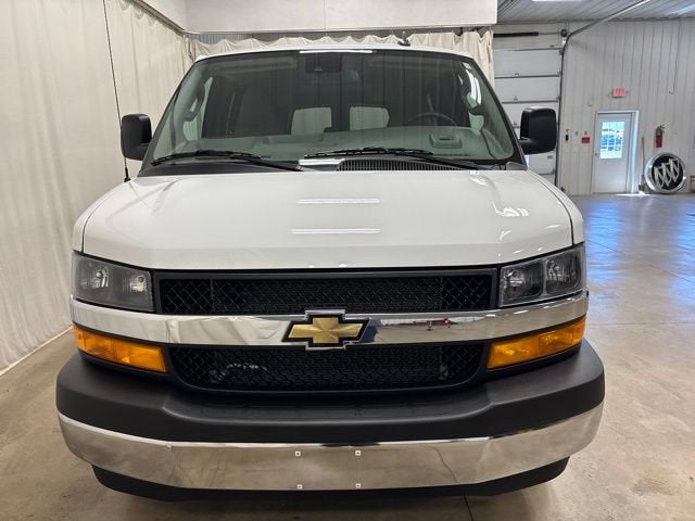 2025 Chevrolet Express Passenger 1LT