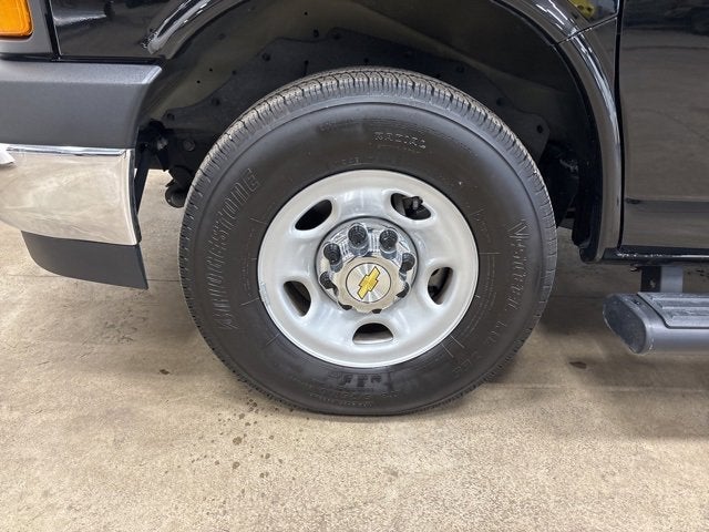 2024 Chevrolet Express Passenger 2500 1LT