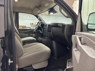 2024 Chevrolet Express Passenger 2500 1LT