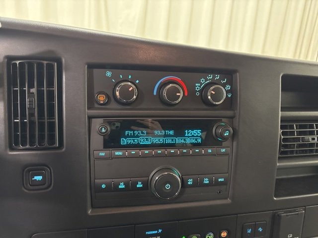 2024 Chevrolet Express Passenger 2500 1LT