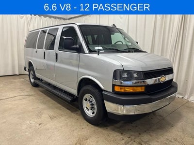 2025 Chevrolet Express Passenger 1LT