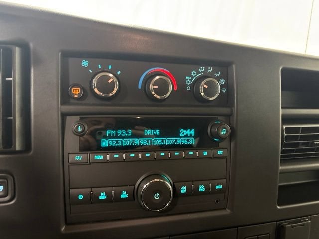 2025 Chevrolet Express Passenger 1LT