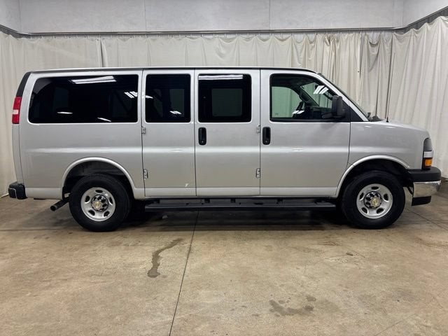 2025 Chevrolet Express Passenger 1LT
