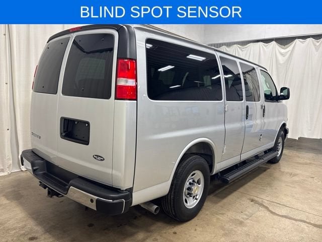 2025 Chevrolet Express Passenger 1LT