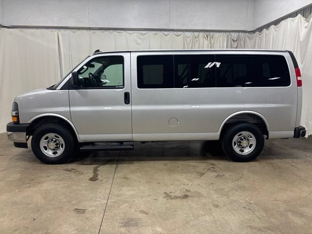 2025 Chevrolet Express Passenger 1LT
