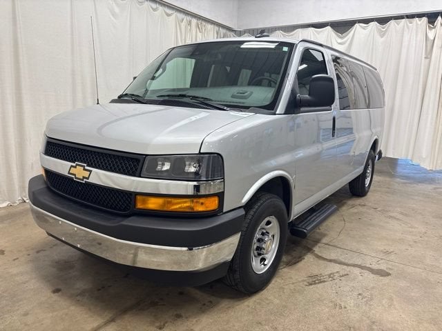 2025 Chevrolet Express Passenger 1LT