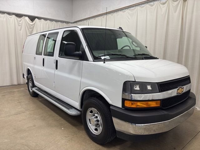 2024 Chevrolet Express 2500 Work Van HD's photo