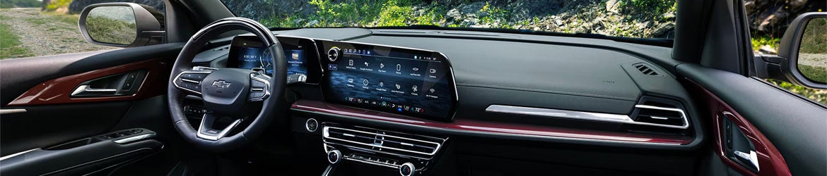 Chevrolet Traverse 2026 infotainment system in Eureka IL with 17.7-inch touchscreen, wireless Apple CarPlay, and Android Auto